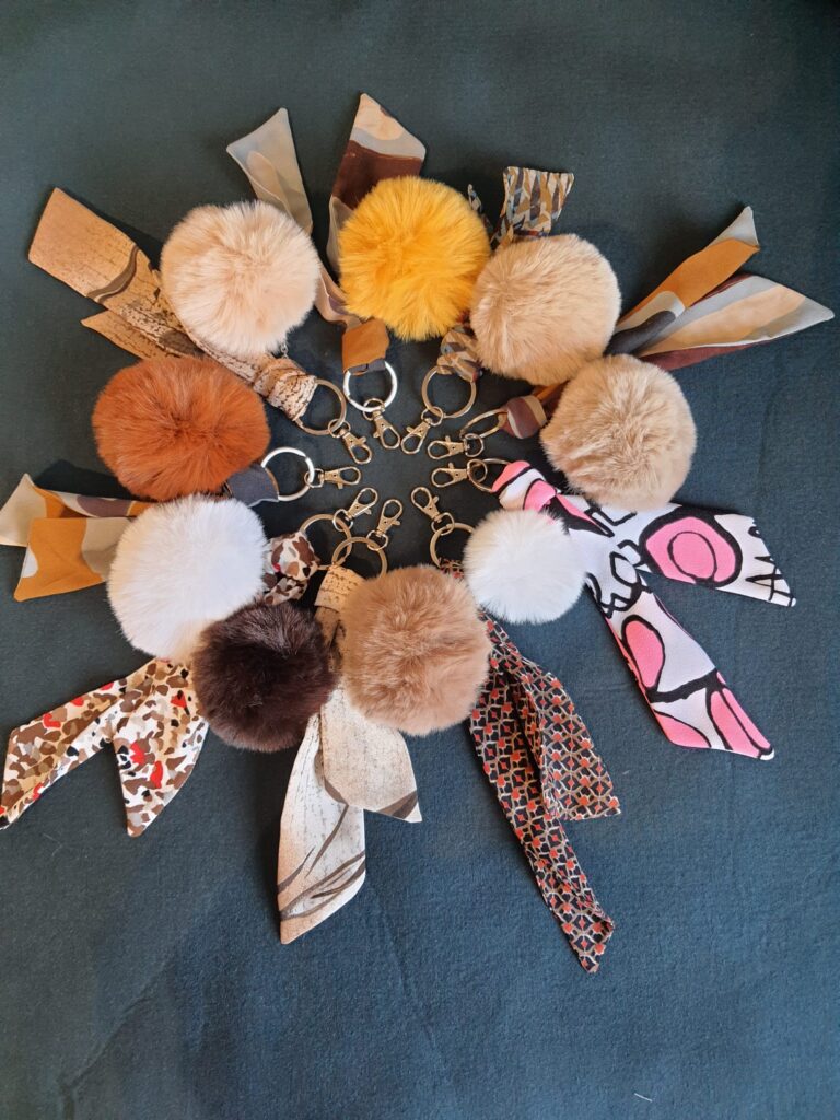 Bijoutterie accessoir en tissu de récupération (25)